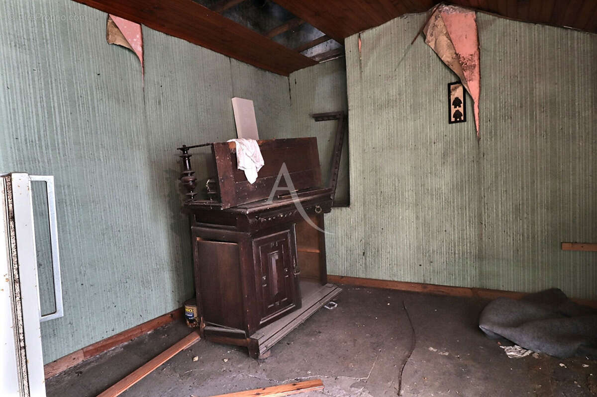 Vaste bâtisse de caractère début du XXème siècle Maisons Laffitte 10 pièce(s) 100 m2, cour intérieure, cave voutée ! - photo 7