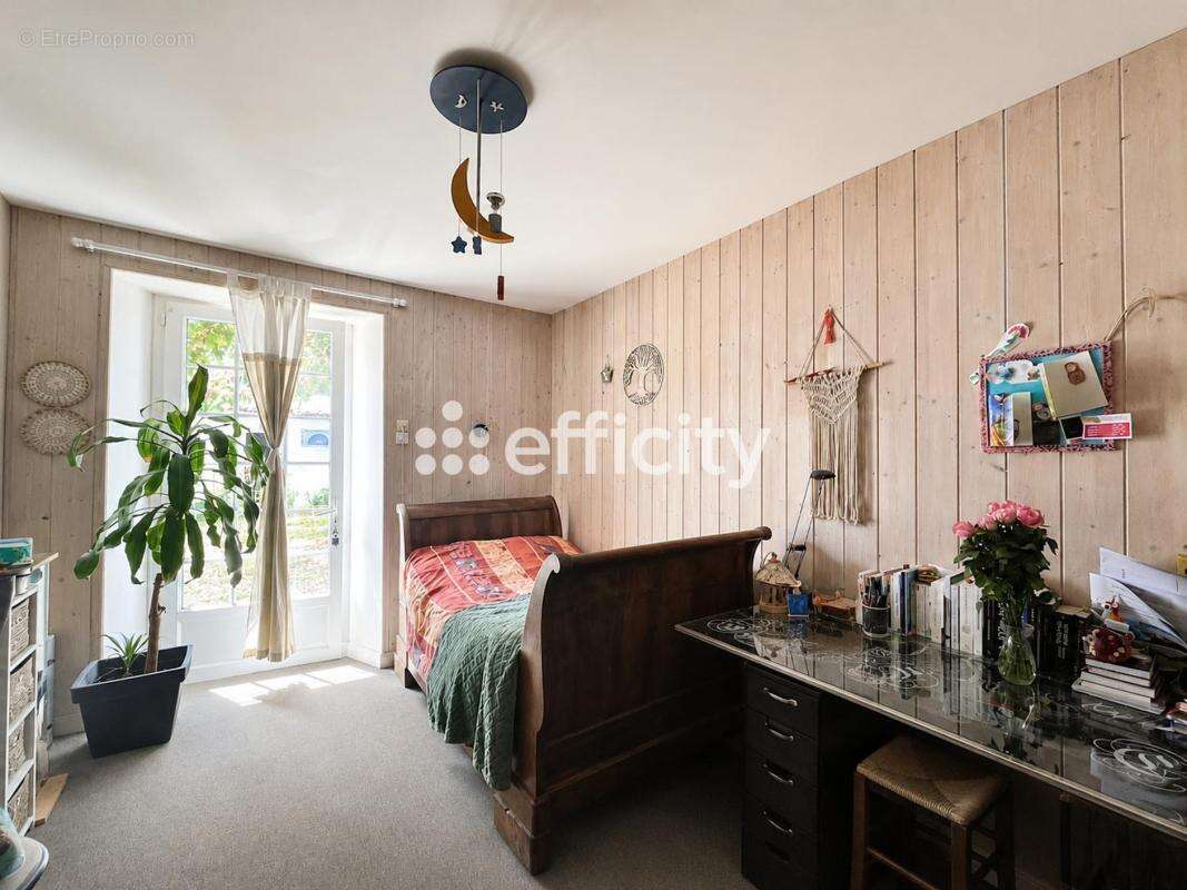 Maison 200 m² à Saint-Andre-De-Lidon  - photo 10