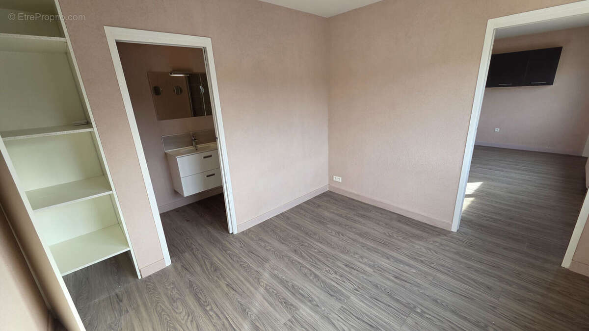 Appartement à BONNE