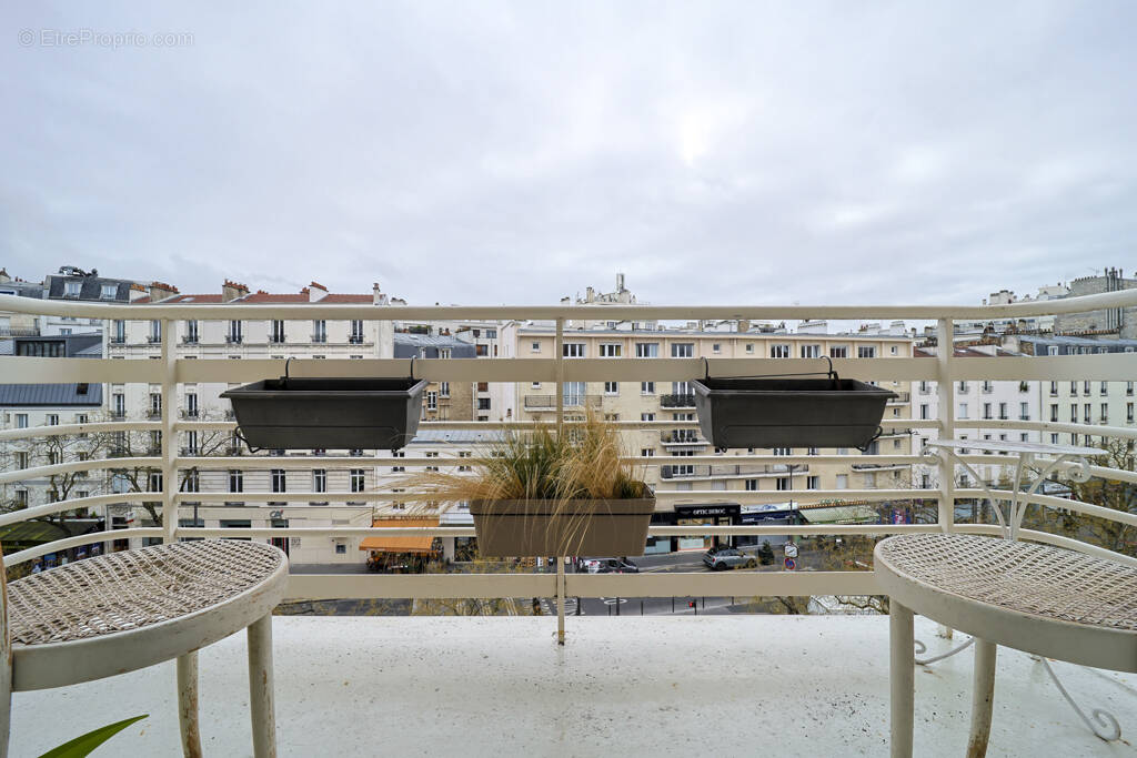 Appartement à PARIS-16E