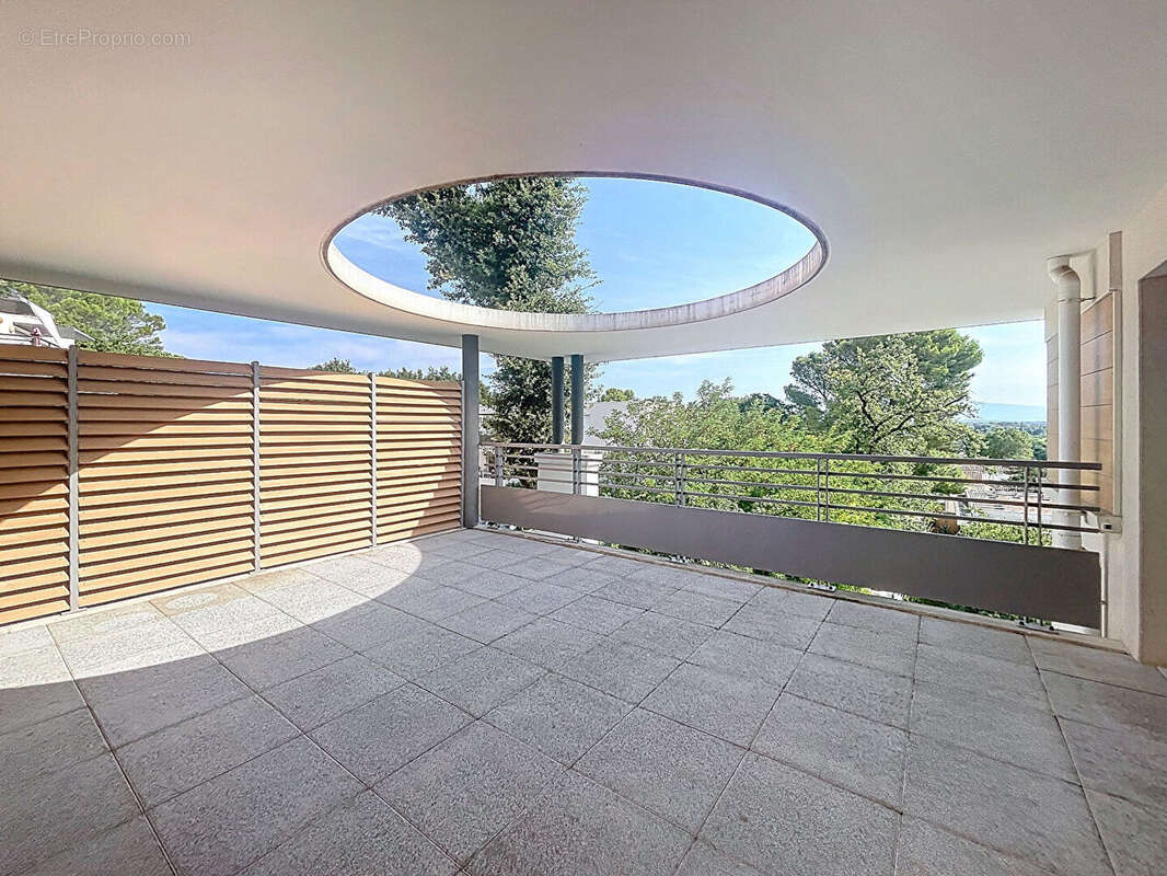 Appartement à VILLENEUVE-LES-AVIGNON