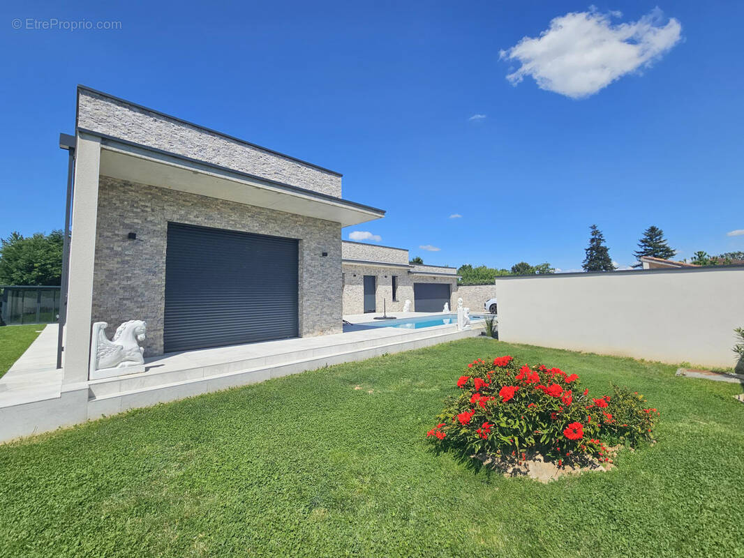 Maison à BOUGE-CHAMBALUD