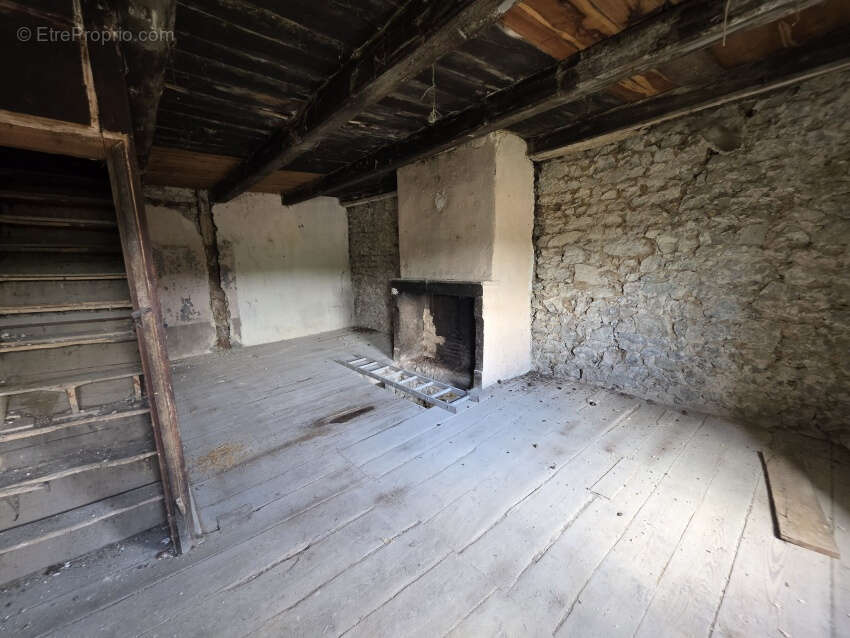 Maison à PONTAUMUR