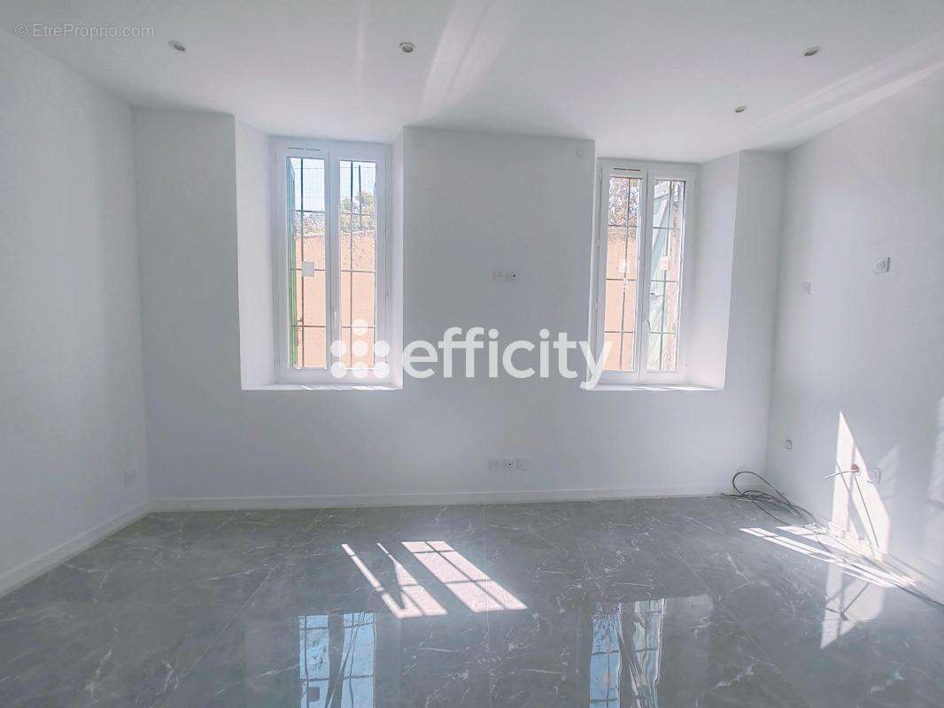 Appartement à MARSEILLE-3E