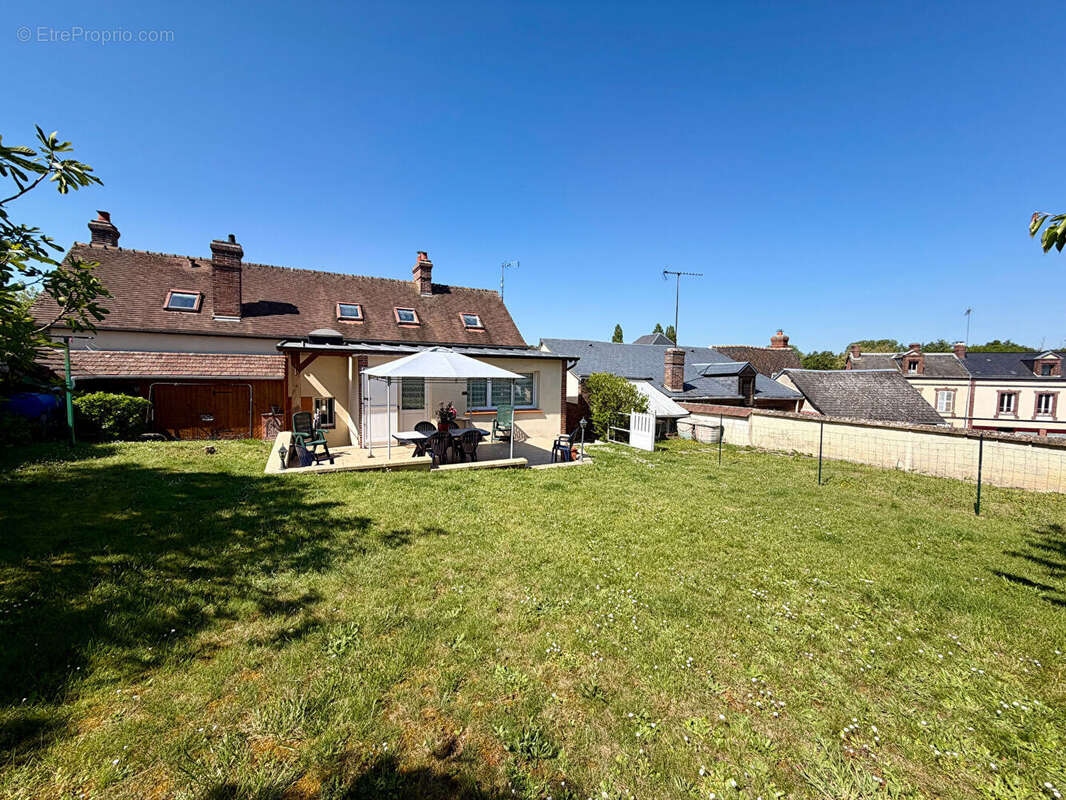 Maison à DAMVILLE