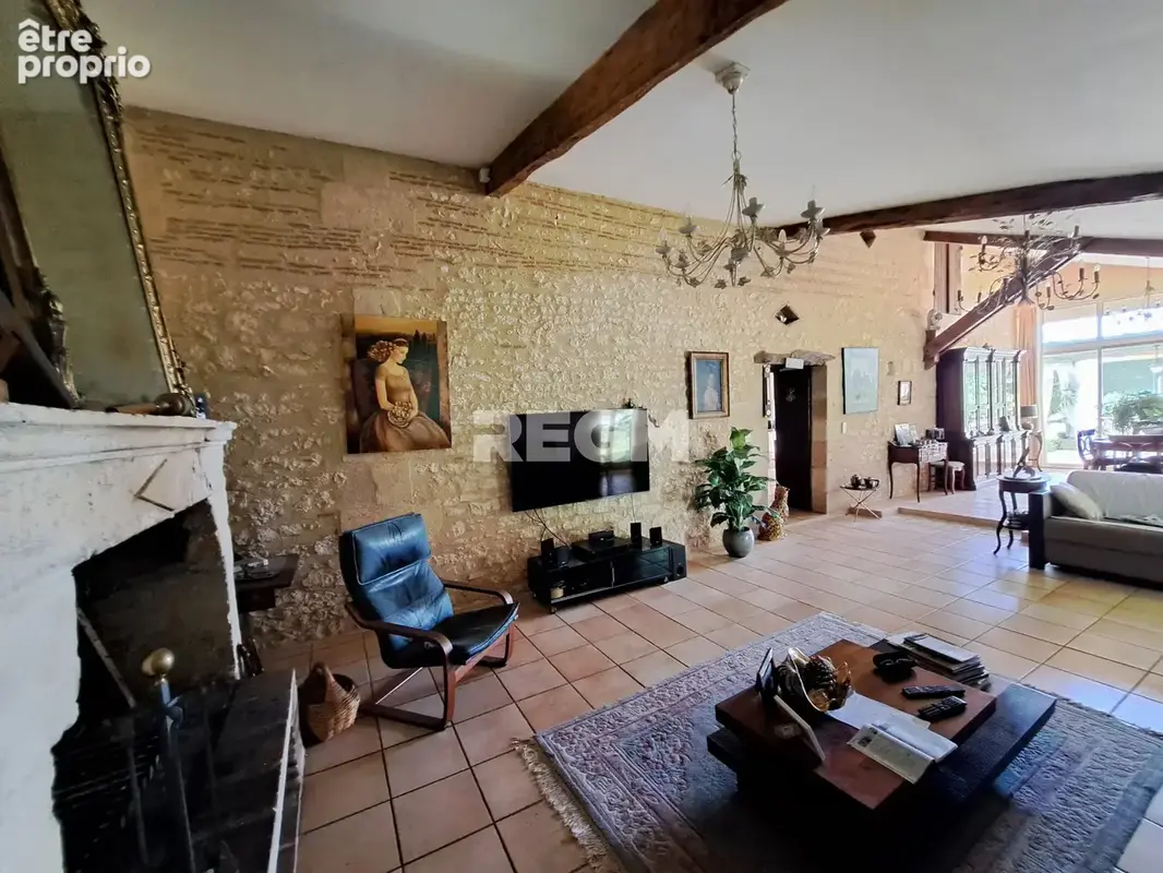 Maison en pierre  5 chambres voire +, à GARDONNE 264 m2 hab - photo 4