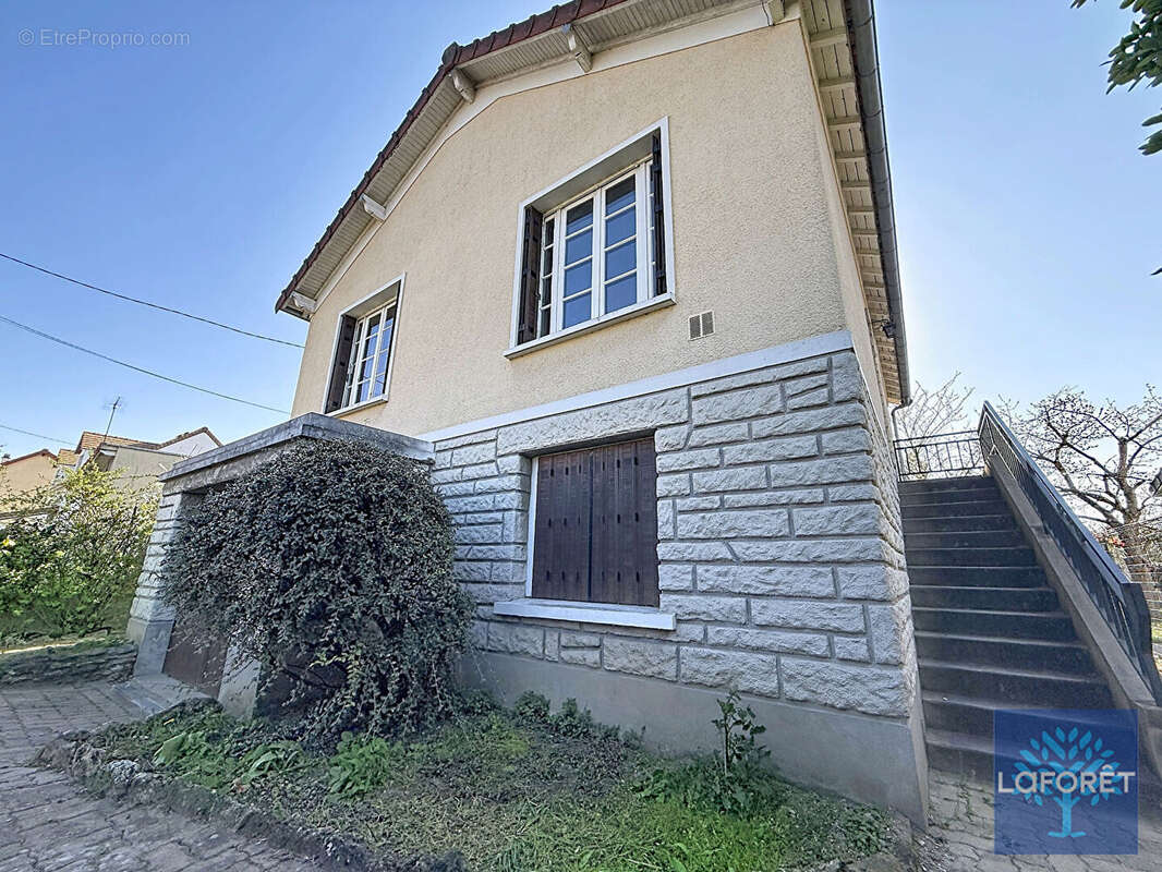 Maison à VIGNEUX-SUR-SEINE