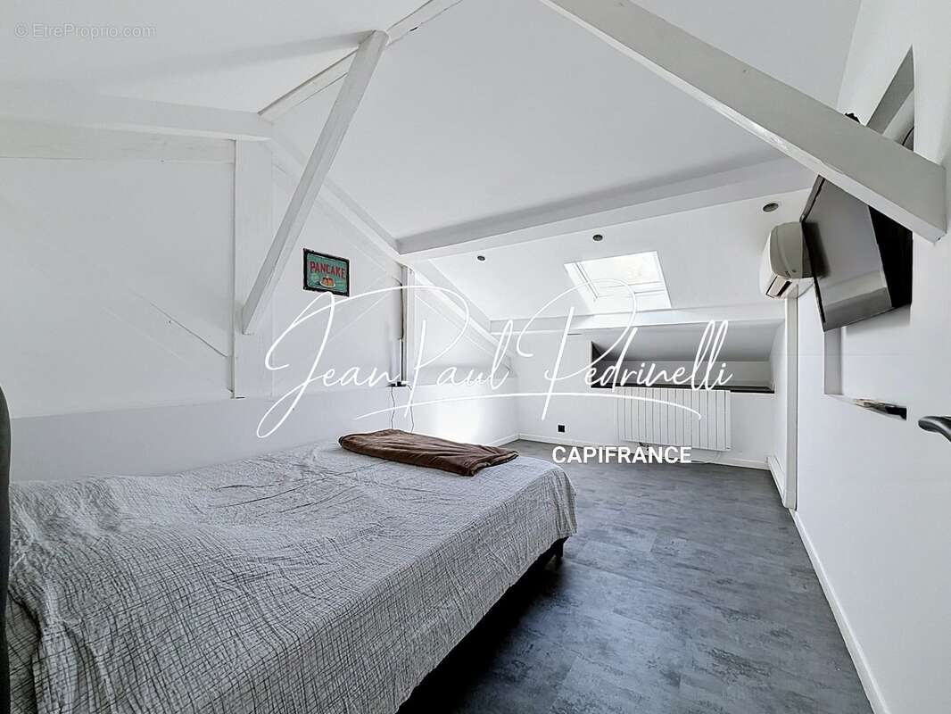 SAINT-RAPHAËL, Duplex 3 pièces 59 m² total,  meublé et équipé,  parking privatif et climatisation - DPE C - photo 17