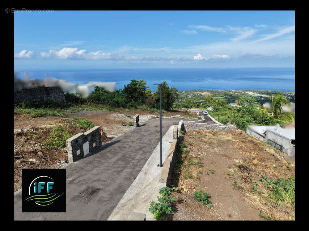 Terrain à LE PORT