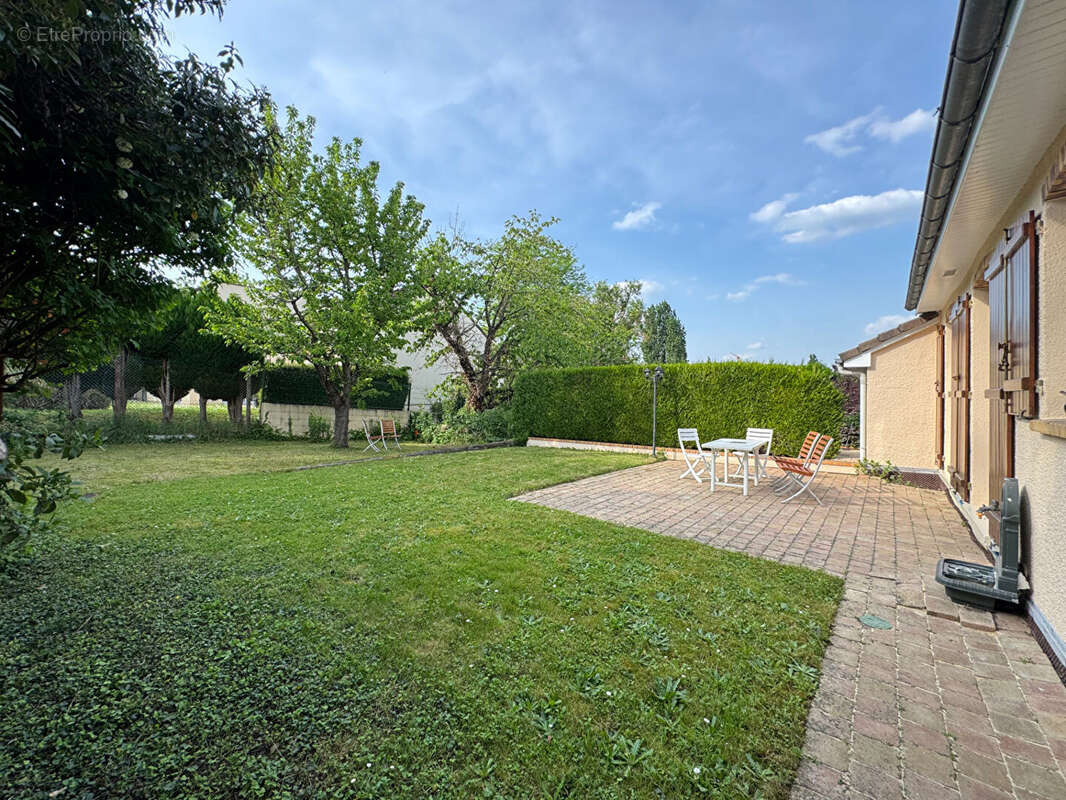Maison Saint Germain En Laye 8 pièce(s) 182 m2 - photo 2