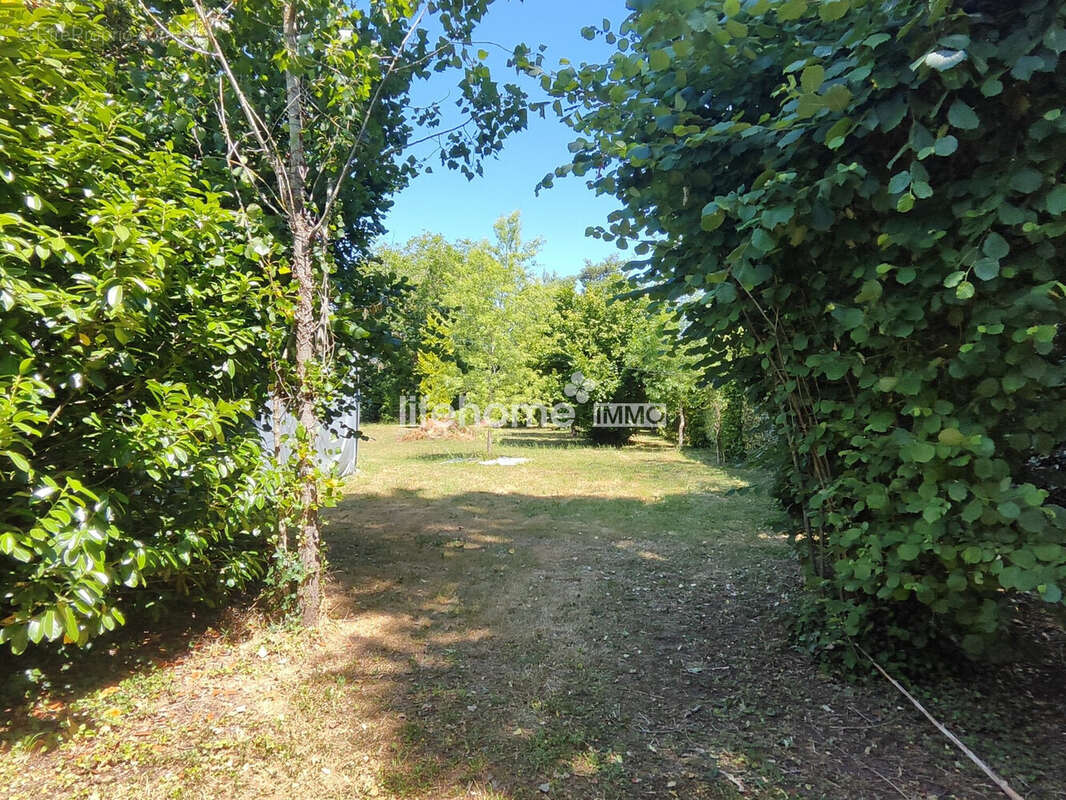 Terrain à CHATEAUROUX