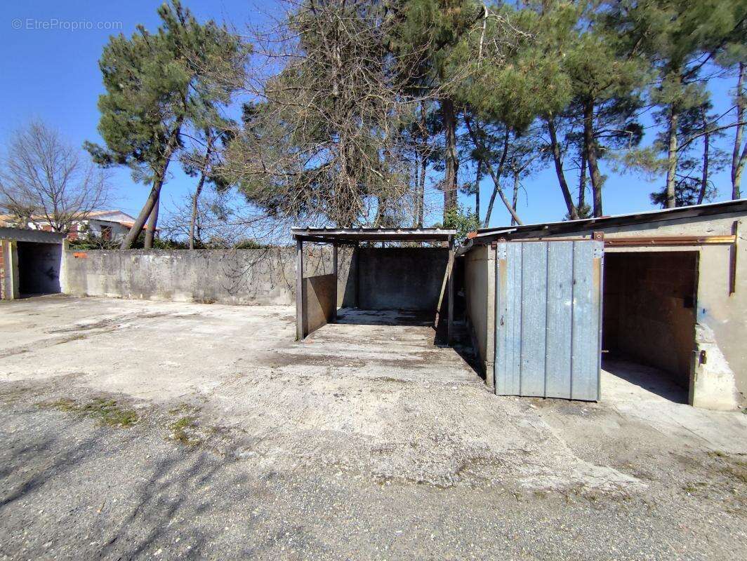 Commerce à ARTIGUES-PRES-BORDEAUX