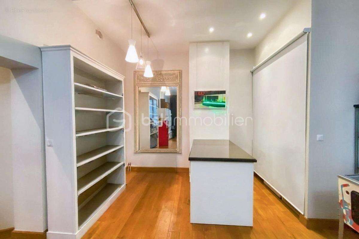 Appartement 2 pièces 55m² rénové sur cour - photo 4