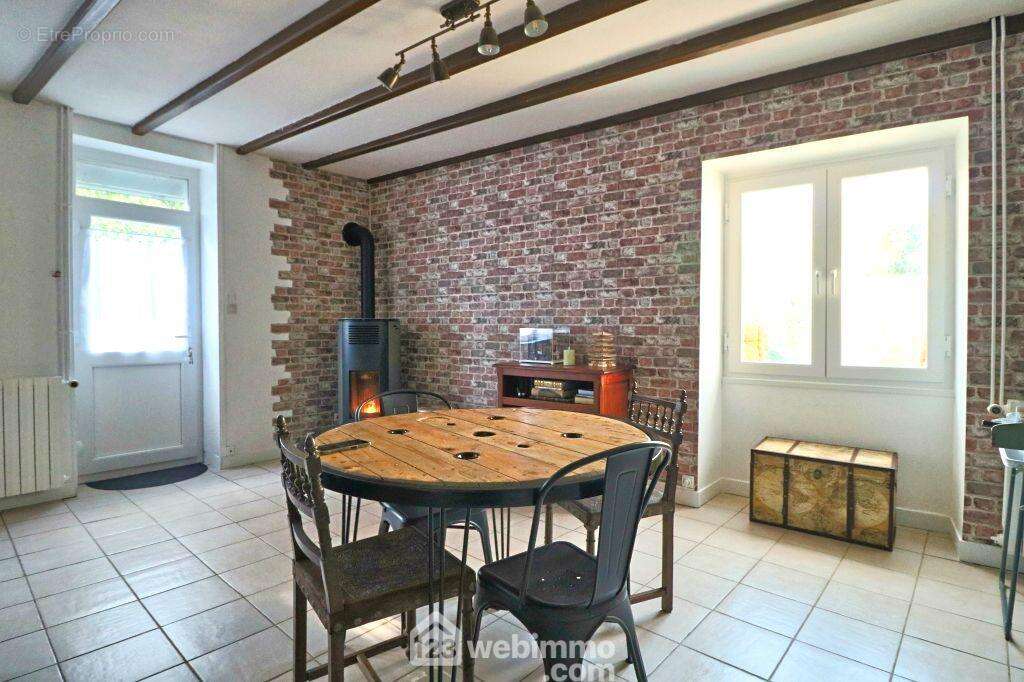 Avec espace repas, - Maison à CIVRAY