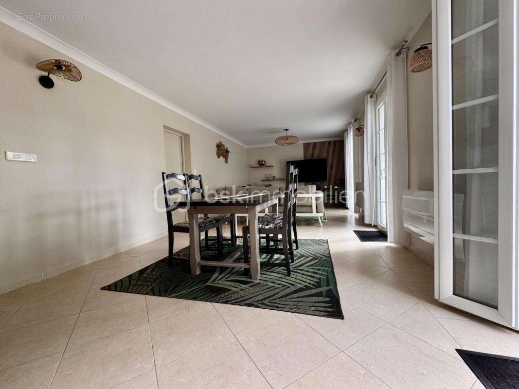 Maison à ESTREES-SAINT-DENIS