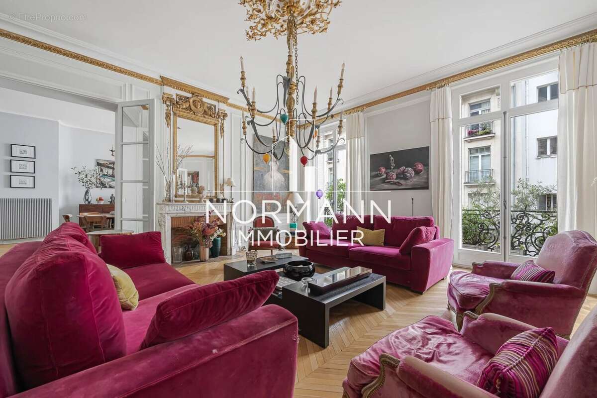 Appartement à PARIS-8E