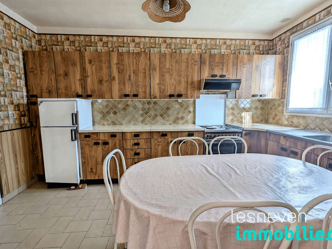 Maison à PLOUNEOUR-TREZ