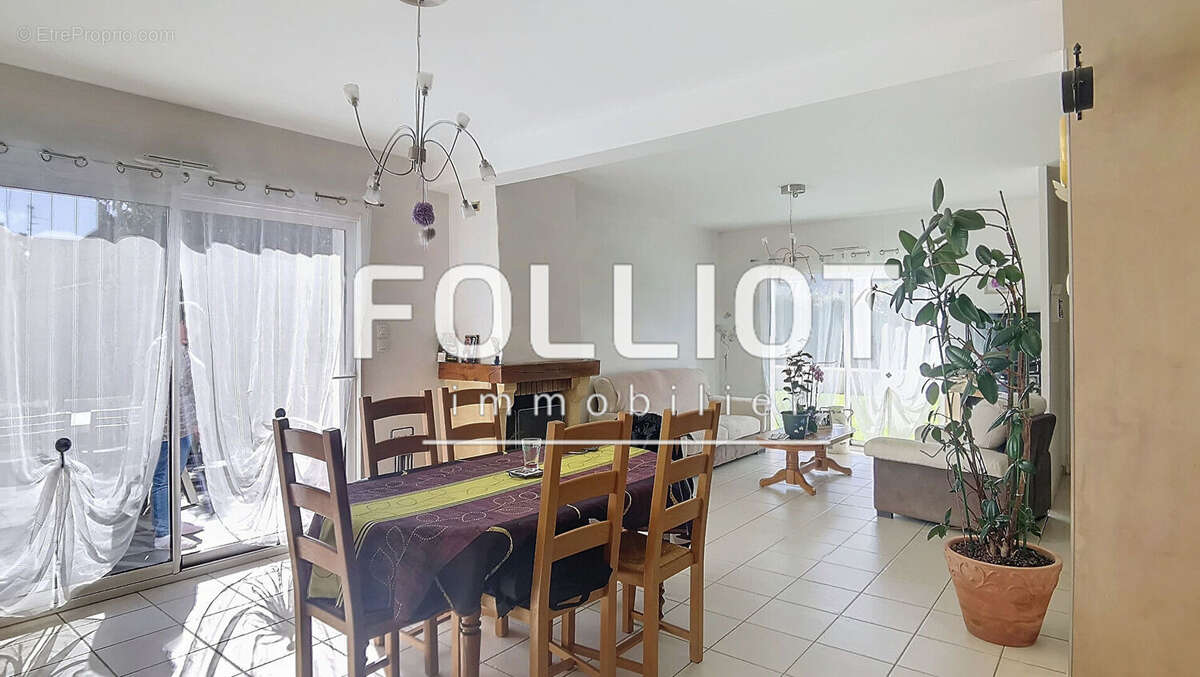 Maison à SAINT-MARTIN-DE-FONTENAY