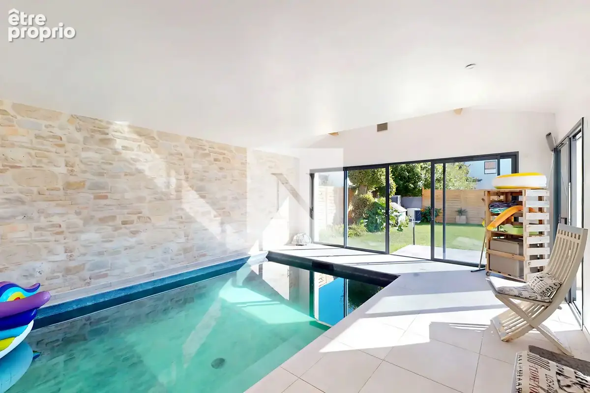 Maison 8 pièces 235 m² à vendre à Perigny (17180) - photo 1