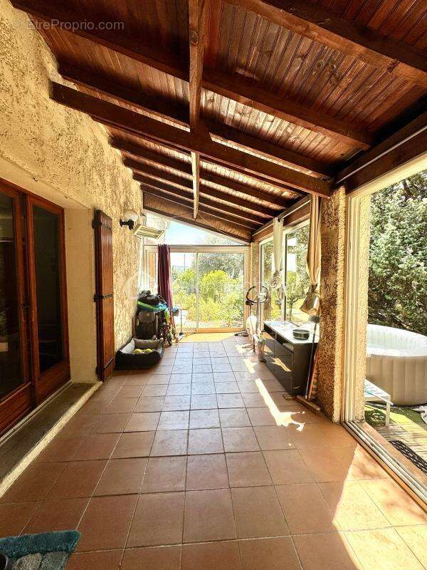 Maison à SAINT-LAURENT-DES-ARBRES