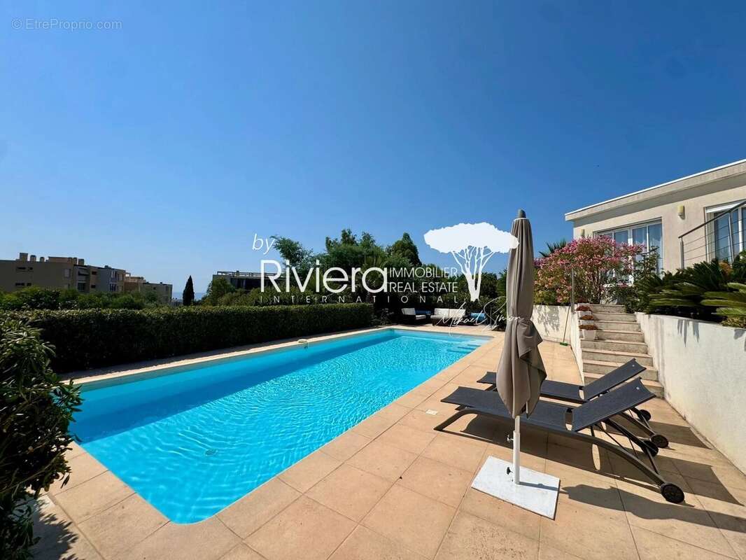 Cavalaire   propriété 309m2 vue mer, piscine & proche plages - photo 3