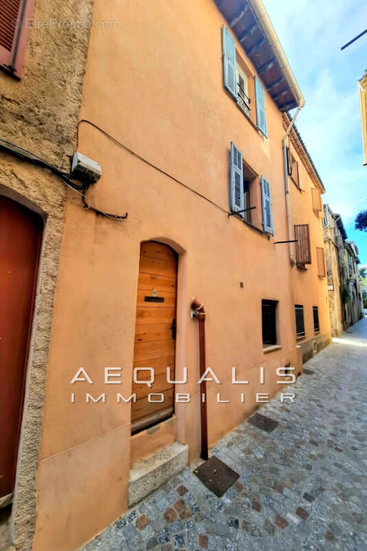 Appartement à SAINT-LAURENT-DU-VAR