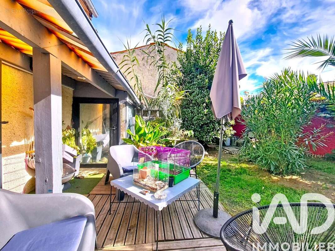 Maison 199 m² à Genouille  - photo 2