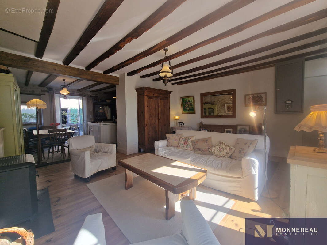 Maison à VILLEBOIS-LAVALETTE