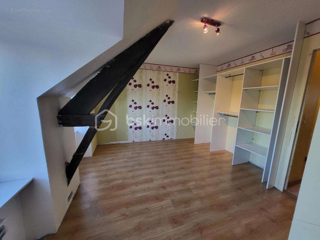 Maison de ville en pierre – Le charme, le potentiel, la terrasse et le jardin en bonus ! - photo 4