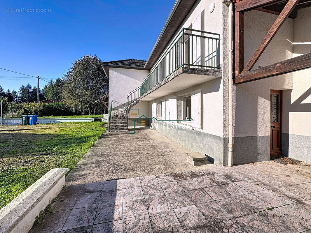 Maison à BONNAC-LA-COTE