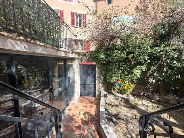 Maison 240 m² à Rougiers  - photo 3