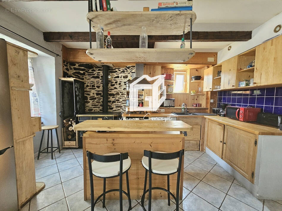 Maison à LUC-LA-PRIMAUBE