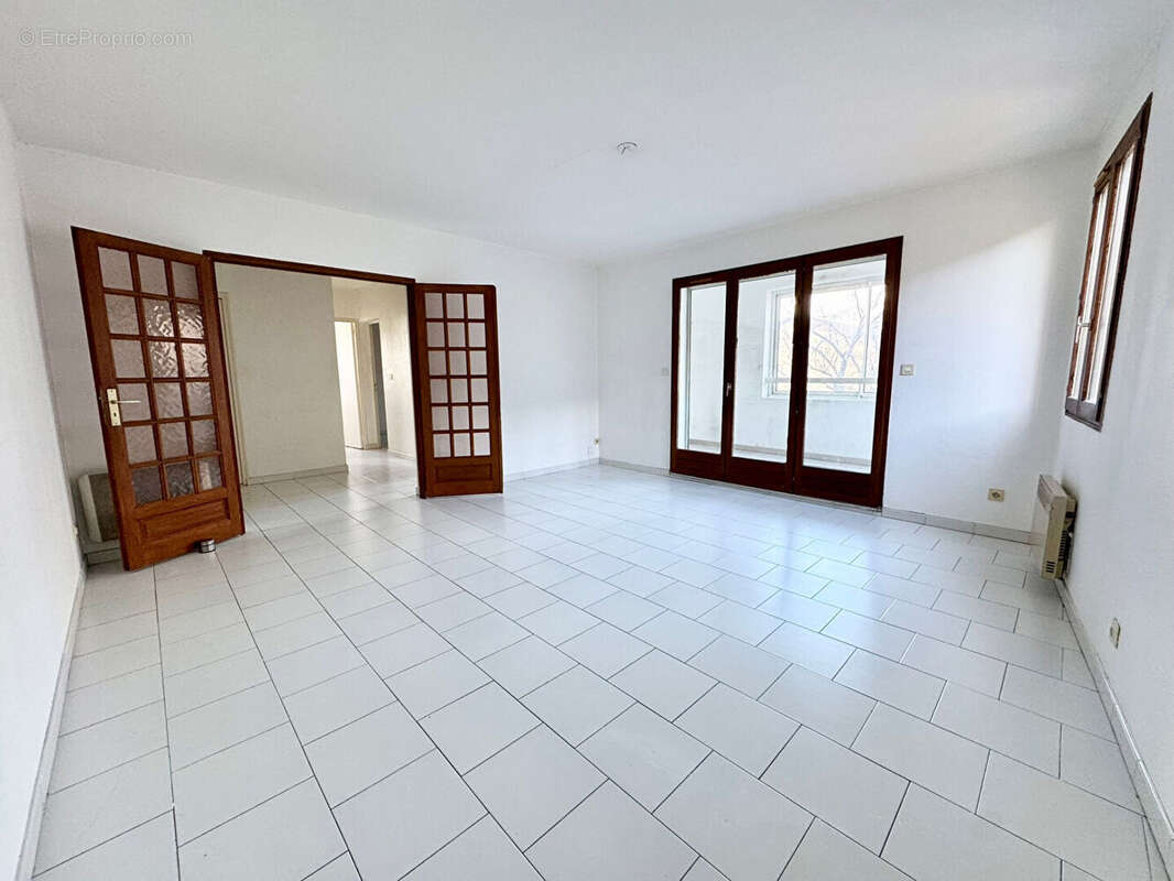 Appartement à EGUILLES