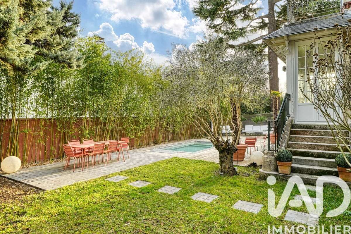 Photo 2 - Maison à LE MESNIL-LE-ROI