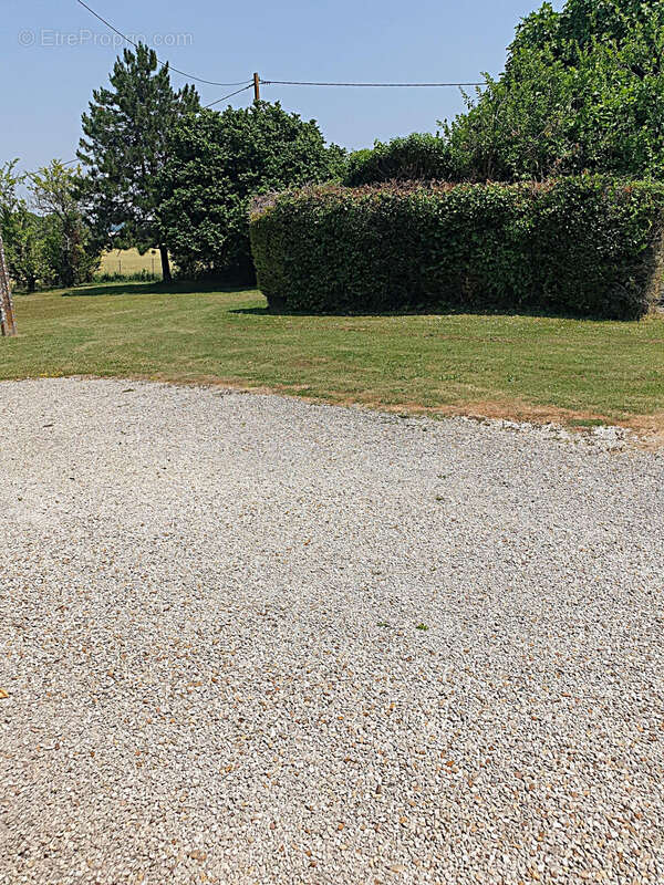 Maison à BARBEZIEUX-SAINT-HILAIRE