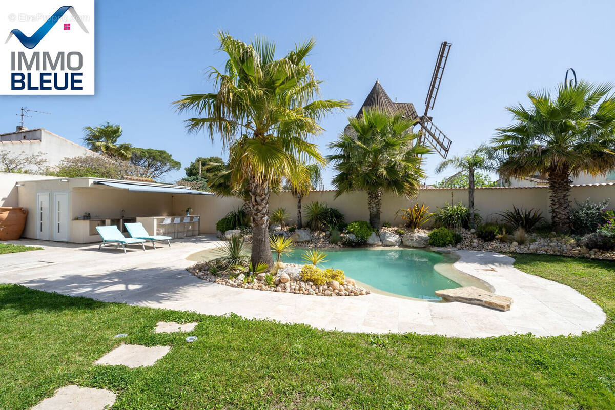 Maison à SAINT-MITRE-LES-REMPARTS
