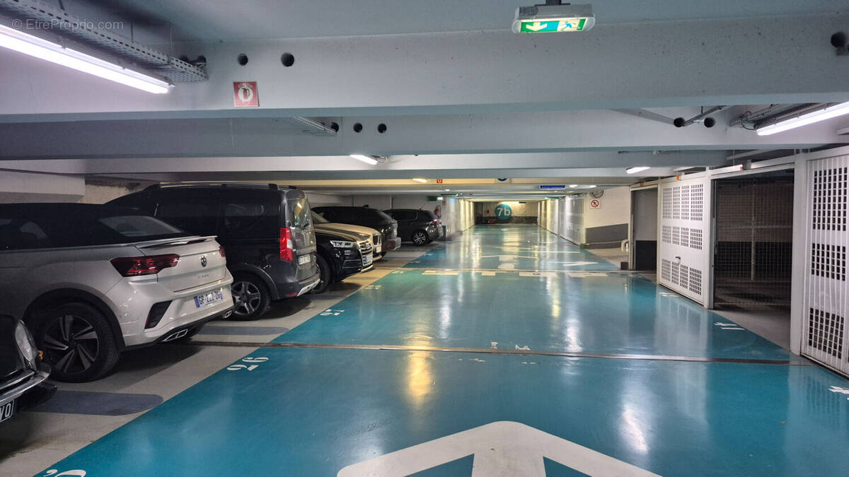 Parking à PARIS-6E