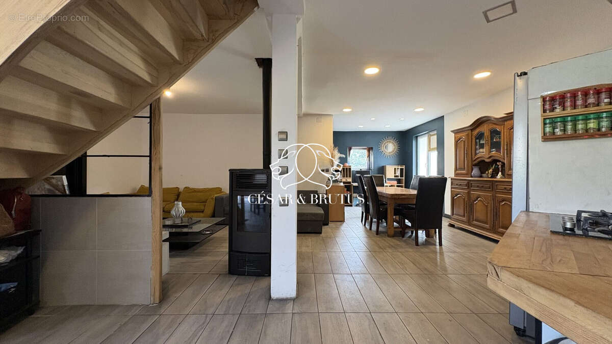 Appartement 145 m² à Le Monastier-Sur-Gazeille  - photo 4