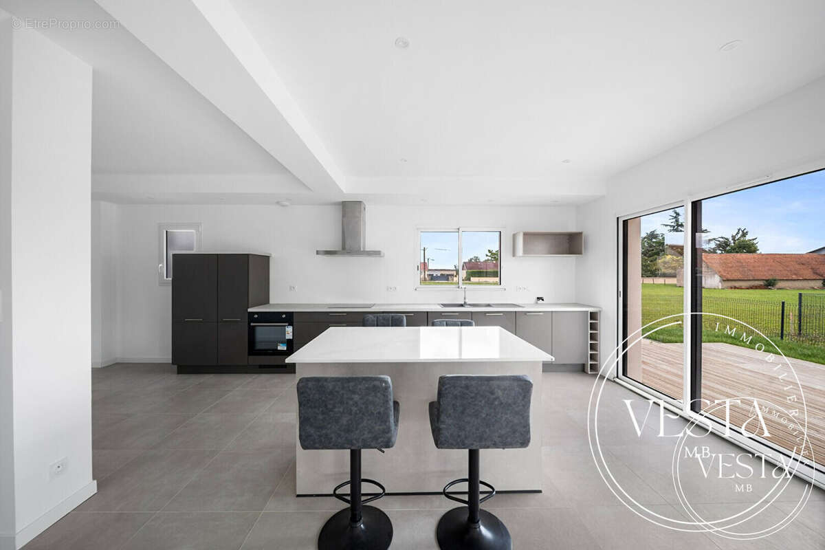 Maison 127 m² à Collonges-Les-Premieres  - photo 8