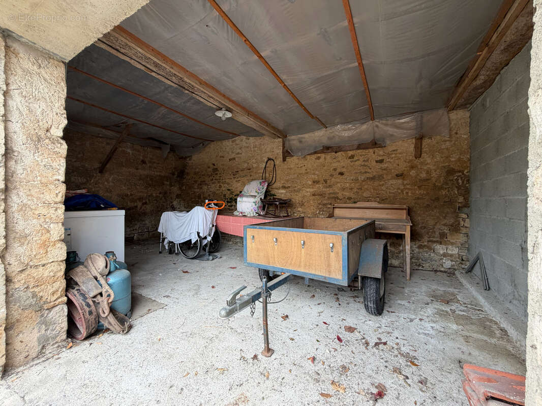 Belle propriété en pierre - Dépendances et garages - photo 19