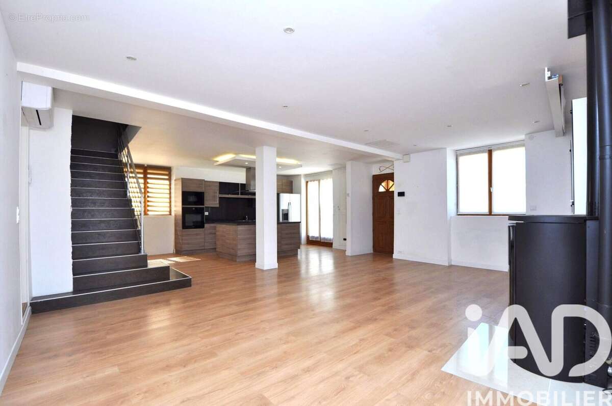 Photo 2 - Maison à LEUDEVILLE