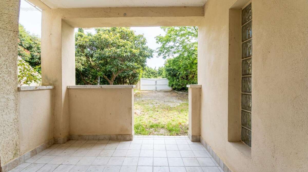 Maison à CAMARET-SUR-AIGUES