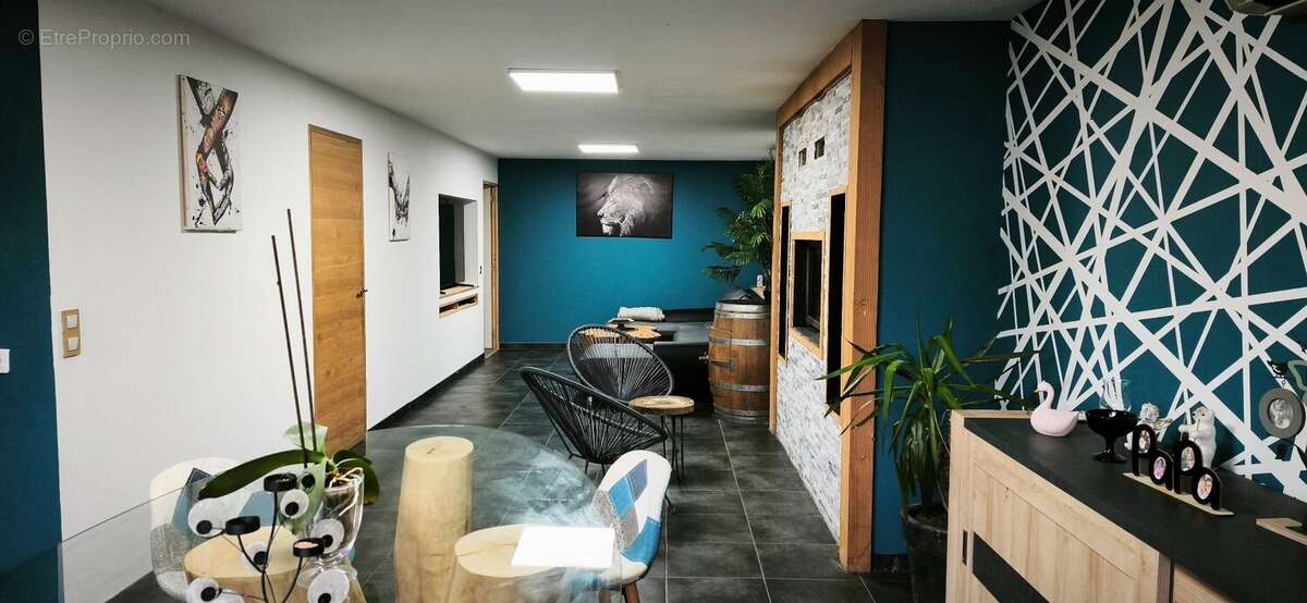 Belle maison en pierre rénovée - 163 m² habitables avec piscine et dépendances - photo 6
