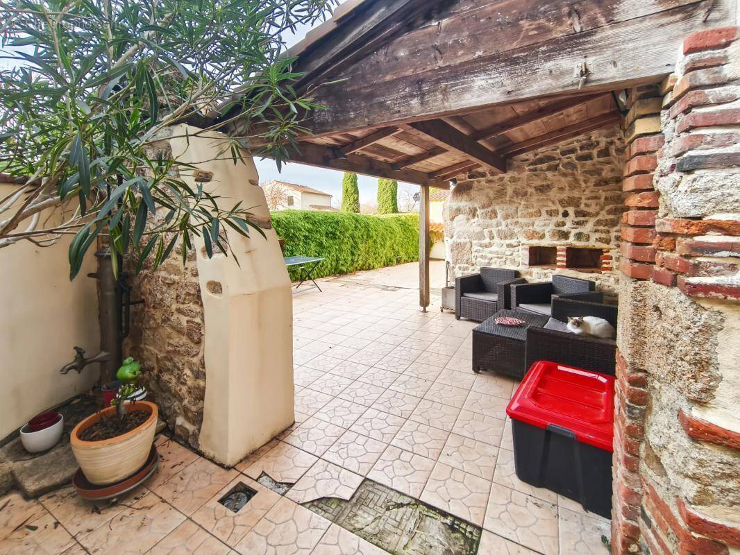 Maison à SAINT-AMAND-SUR-SEVRE