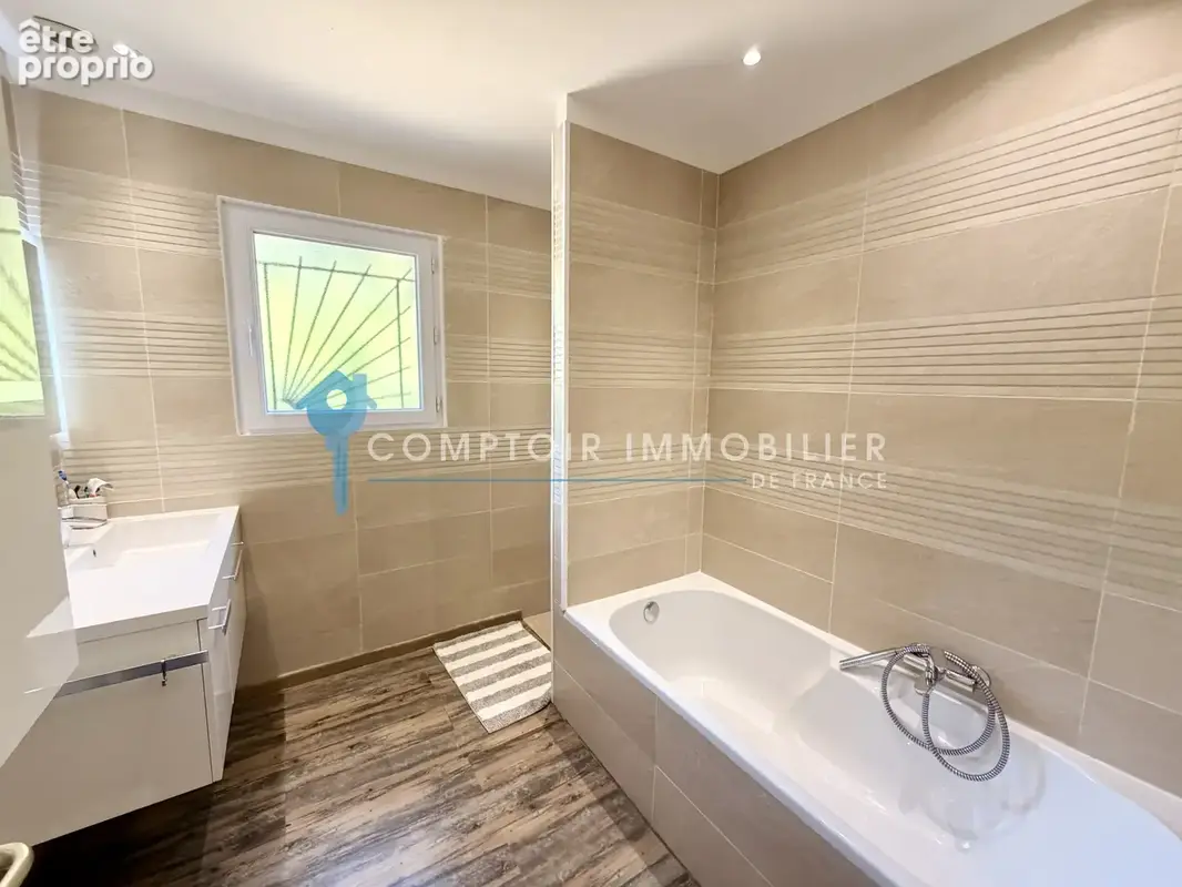 En exclusivité  sur les hauteurs de Vergèze, villa Plain pied de 120 m2 environ sur 832 m2, piscine garage et - photo 17