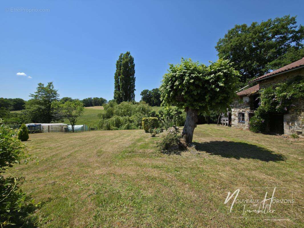 Maison 96 m² à Saint-Victurnien  - photo 12