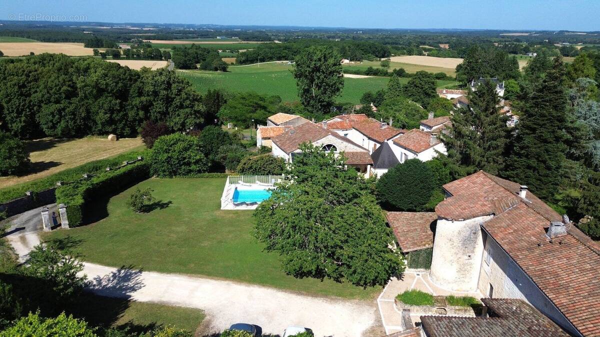 Maison à CHARRAS