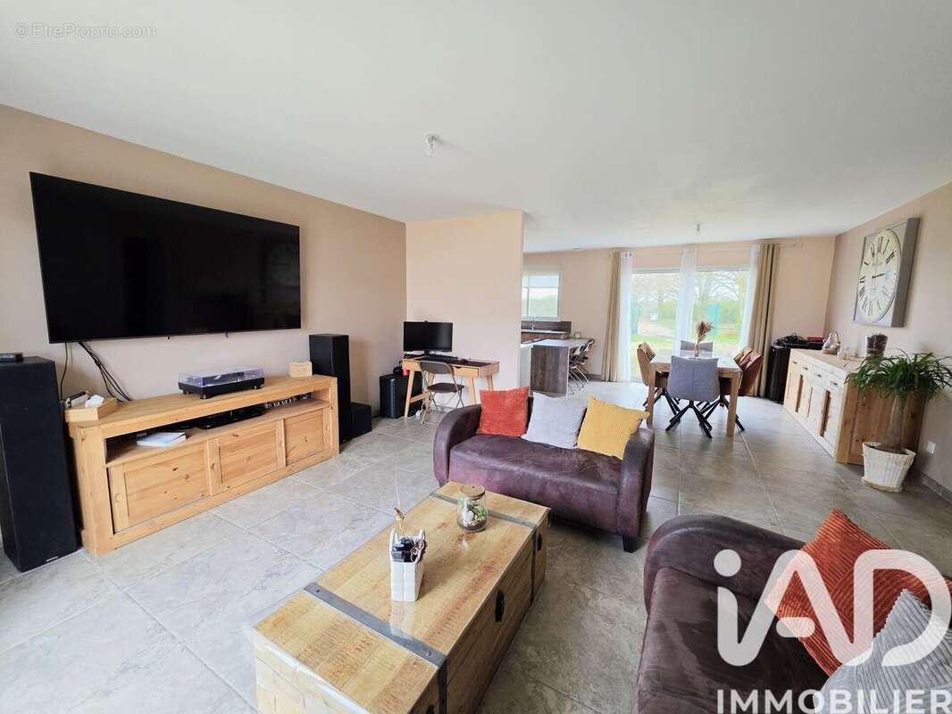 Photo 2 - Maison à MONDONVILLE-SAINT-JEAN