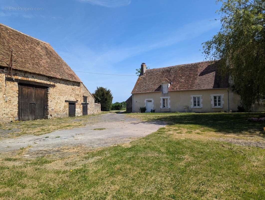 Maison à COULONGES