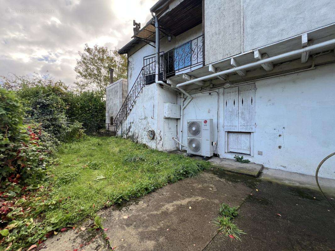 Maison à DECAZEVILLE